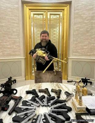 В сети появилось фото Кадырова с золотым пулеметом