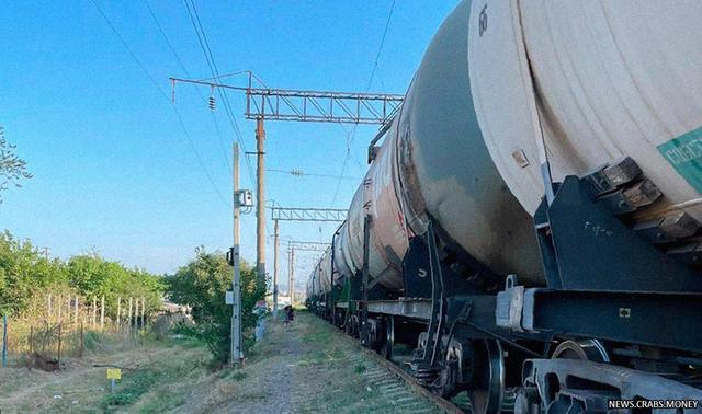 Трагедия в Махачкале: Подросток погиб, заденувшись током взбираясь на вагон-цистерну