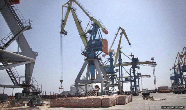 Первая доставка грузов из порта Азов в Мариуполь: Хуснуллин делится новостью