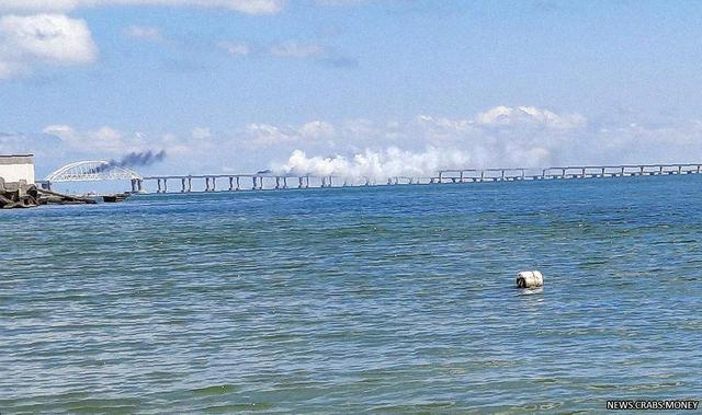 Крымский мост вновь подвергнут попытке атаки - говорит Минобороны