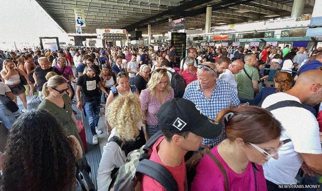 Из-за разлива лавы Этны аэропорт Сицилии закрыт