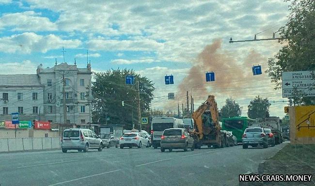 ЧП на Челябинском металлургическом заводе: в небо взмыл оранжевый дым