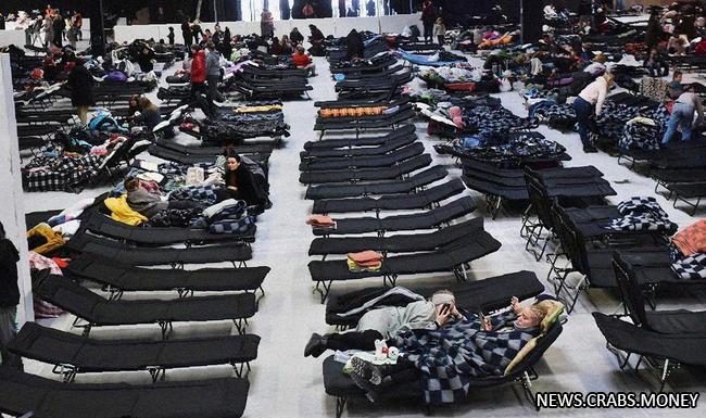Польша прекратила прием украинских беженцев, закрыв крупный центр помощи