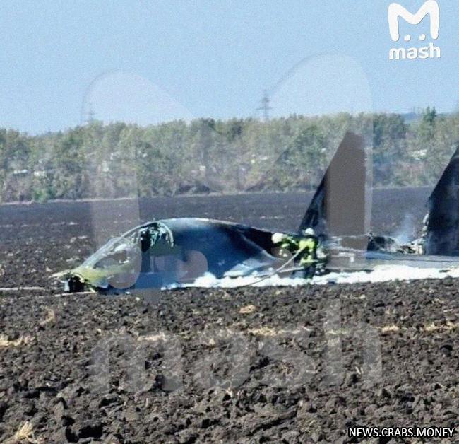 Су-34 разбился в Воронежской области, пилоты в безопасности.