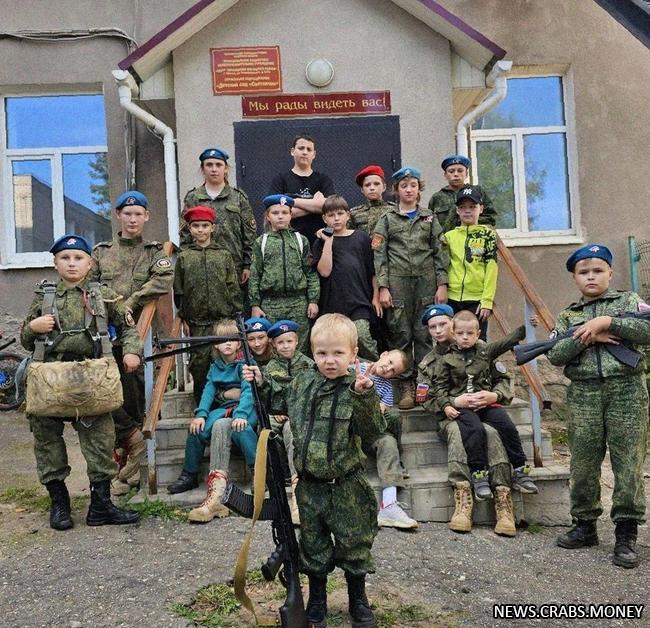 Детский сад в Псковской области: военная фотосессия для малышей.
