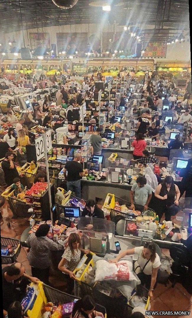 Спешка в супермаркетах Израиля перед приближением бомбардировок.