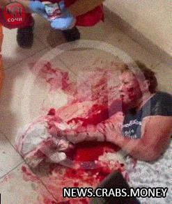 Мужчина в Сочи жестоко избил, изрезал и скинул женщину с лестницы.