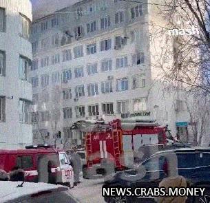 Масштабный пожар в Якутске: жители на карнизах, ранены два человека