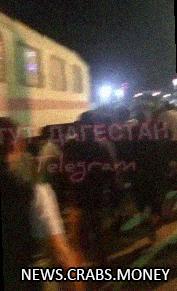 Дагестанцы останавливают машины из аэропорта и ищут евреев, полиция молчит