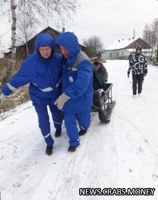 В Карелии женщина с инсультом доставлена до скорой на санях.