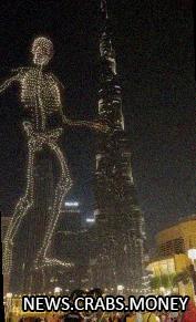 Шоу дронов от Geoscan: огромный скелет шагает по Дубаю