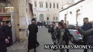 Полиция избивает евреев-хасидов за поддержку Палестины