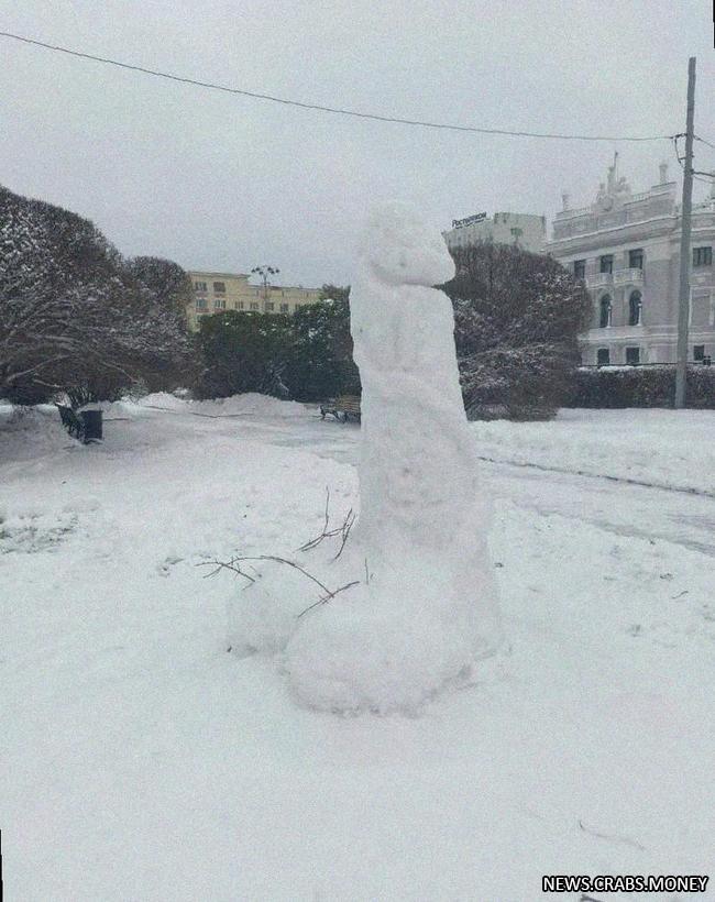 Массовое лепление снежных "памятников" вызвало бурные реакции в Екатеринбурге