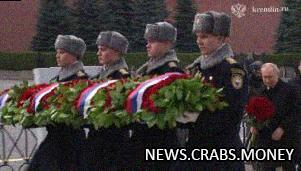 Путин возложил цветы к памятнику Минину и Пожарскому в День народного единства
