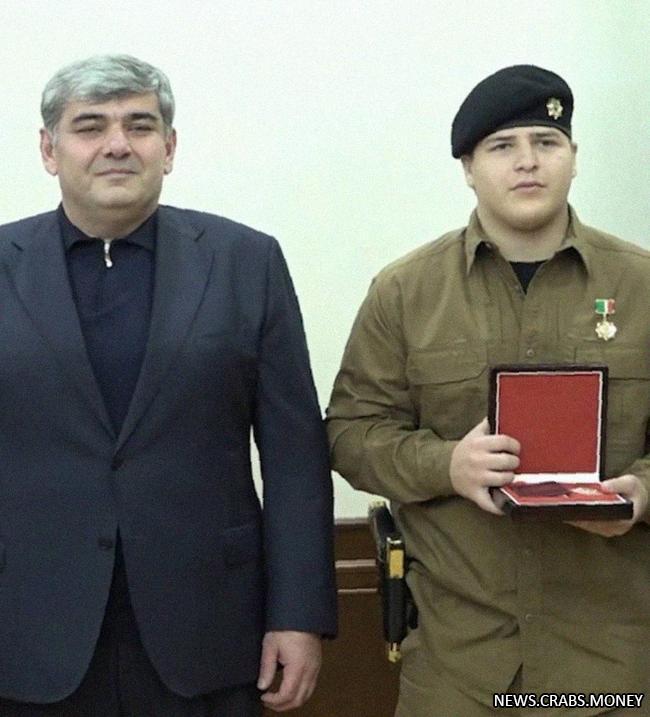 Кадыров с золотым пистолетом на награждении в Кабардино-Балкарии