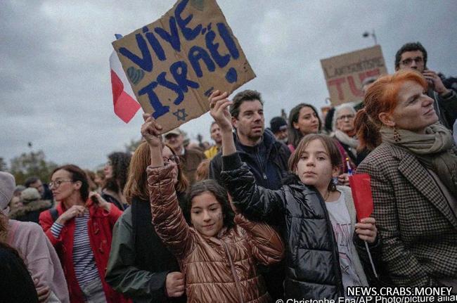 Марш против антисемитизма в Париже: премьер-министр и экс-президенты участвовали.