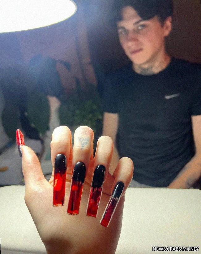 Шокирующий маникюр: девушка удивила выделениями от месячных на ногтях