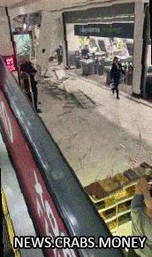 Обрушение потолка в ТЦ "Авеню" в Москве: без пострадавших, сотрудники уже устраняют последствия