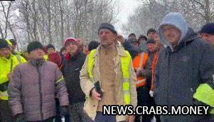 Хохлы грозят голодовкой на границе из-за пропуска фур