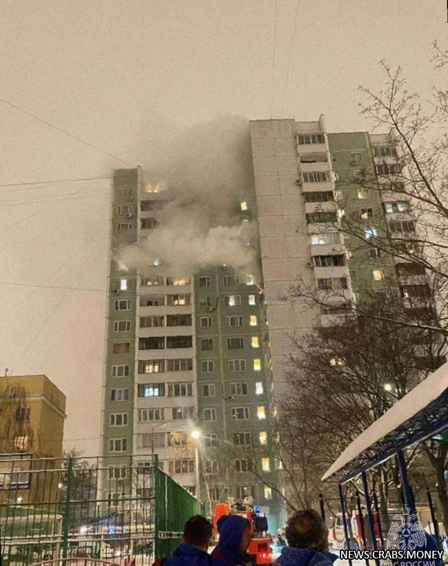 Пожар в центре Москвы унес жизни двоих детей, на третьего героев пожара борются врачи
