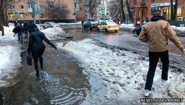 Аномальная оттепель: снег тает, появляются лужи и гололед