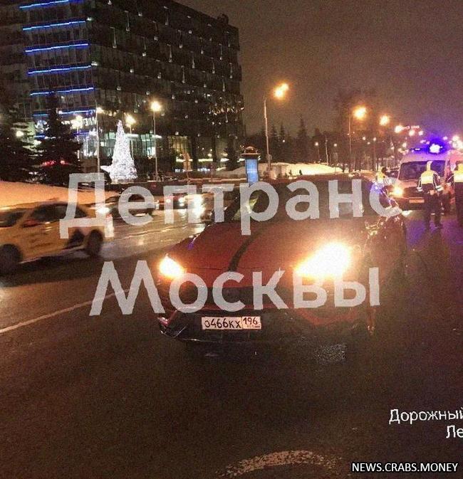 Lamborghini Urus сбила пешехода возле ТЦ "Метрополис" в Москве