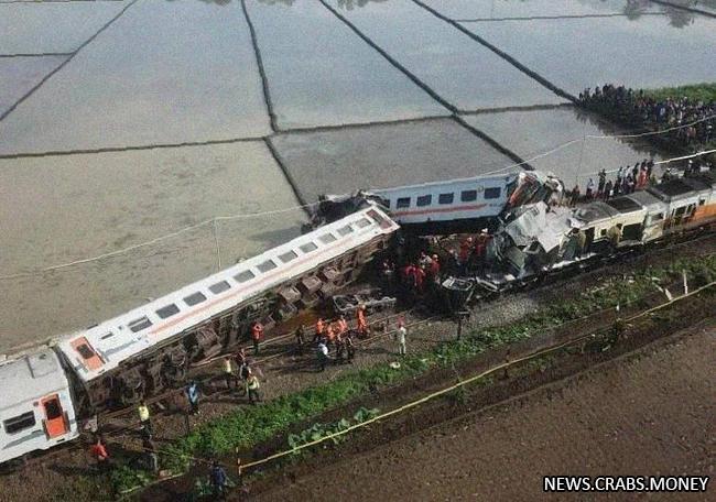 Трагедия в Индонезии: 4 погибших и 28 пострадавших при столкновении поездов