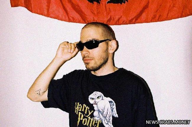 Суд выдворил сербского музыканта за пропаганду наркотиков и оштрафовал его