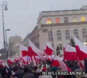 Массовая акция протеста в Варшаве: десятки тысяч протестующих собрались возле сейма