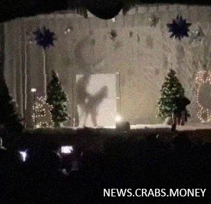 Скандал на новогоднем выступлении: Дед Мороз и Снегурочка устроили откровенное представление