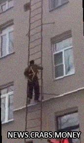 Опасная работа на крышах Москвы почти унесла жизни мужчин