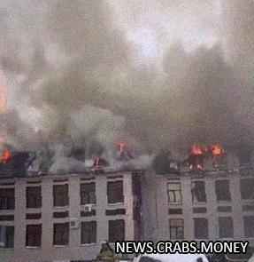 Пожар в гостинице Астория в Казани: эвакуация и тушение, МЧС оцепили территорию