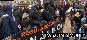 Протесты в Париже: требуют отзыва закона об иммиграции