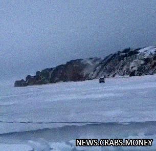 МЧС проверяет экстремальное вождение на льду Байкала.