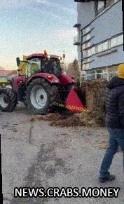 Фермеры во Франции атакуют банки в знак протеста