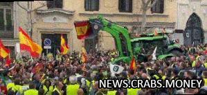 Протестующие фермеры в Мадриде атаковали полицию пивными банками