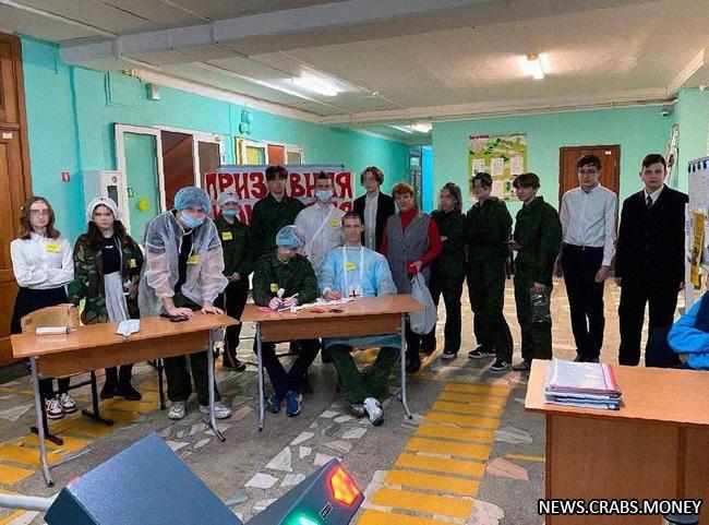 Школьники в Красноярске играли в "военкомат" на 23 февраля