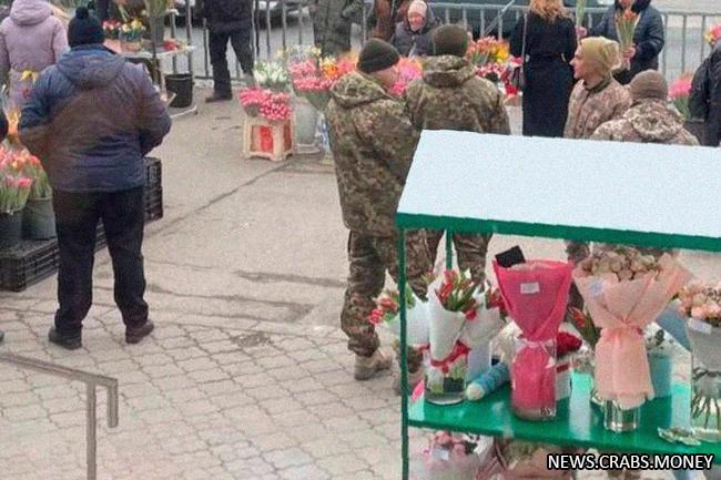 В Днепре военкомы проверяли очередь за цветами 