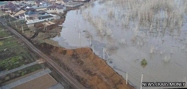 Жители посёлка Перовский спасли дома: построили дамбу.