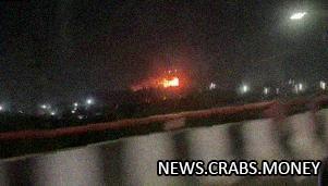 Пожар на свалке Газипур в Нью-Дели: горы отходов местных СМИ.