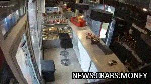 Мужик в кепке нокаутировал посетителя в самарском кафе